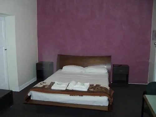 Mcguire'S Cbd Hotel Mackay