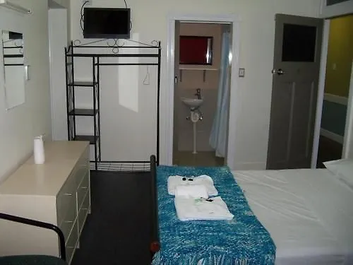 Mcguire'S Cbd Hotel Mackay