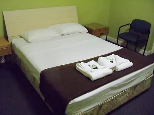 Mcguire'S Cbd Hotel Mackay 2*,